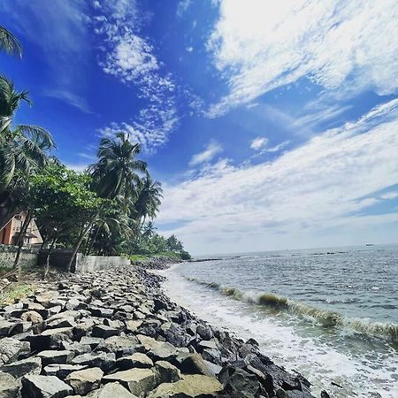 Baywatch By Grha - A Picturesque Beachfront Villa 科泽科德 外观 照片
