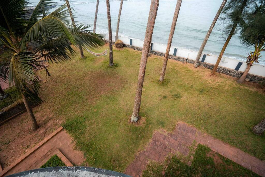 Baywatch By Grha - A Picturesque Beachfront Villa 科泽科德 外观 照片