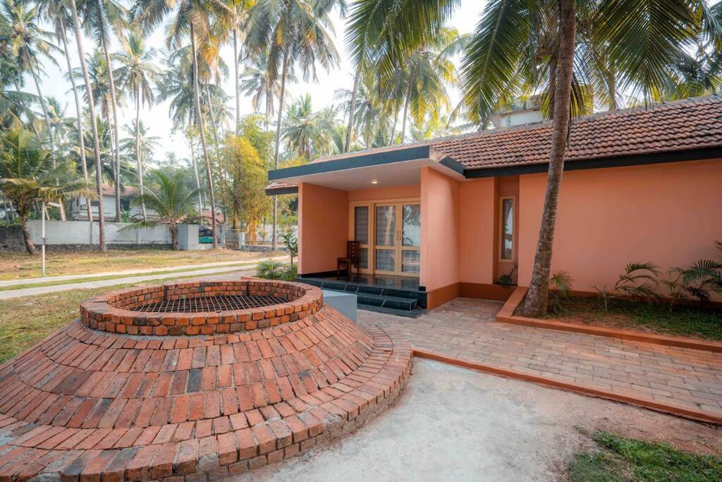 Baywatch By Grha - A Picturesque Beachfront Villa 科泽科德 外观 照片
