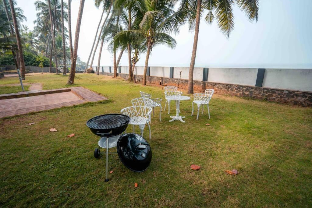 Baywatch By Grha - A Picturesque Beachfront Villa 科泽科德 外观 照片