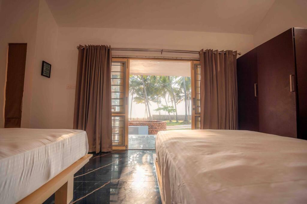 Baywatch By Grha - A Picturesque Beachfront Villa 科泽科德 外观 照片