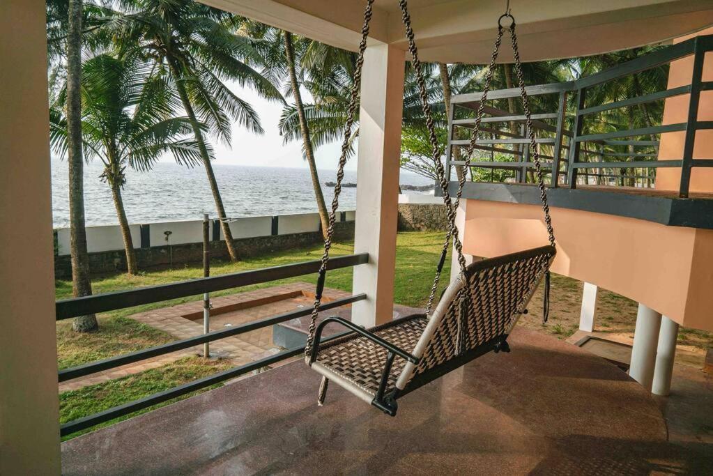 Baywatch By Grha - A Picturesque Beachfront Villa 科泽科德 外观 照片