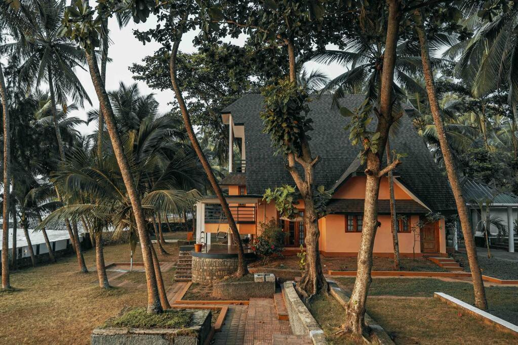 Baywatch By Grha - A Picturesque Beachfront Villa 科泽科德 外观 照片