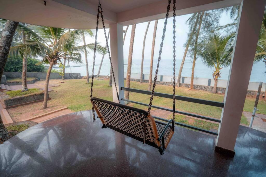 Baywatch By Grha - A Picturesque Beachfront Villa 科泽科德 外观 照片