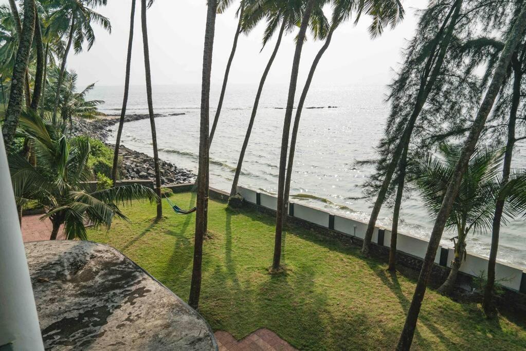 Baywatch By Grha - A Picturesque Beachfront Villa 科泽科德 外观 照片
